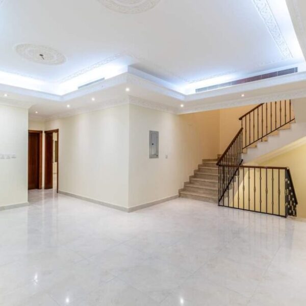 معلم أصباغ -51748296