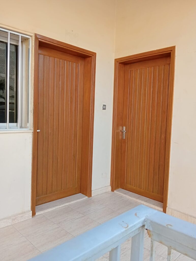 صباغ أبواب خشب محترف -51748296